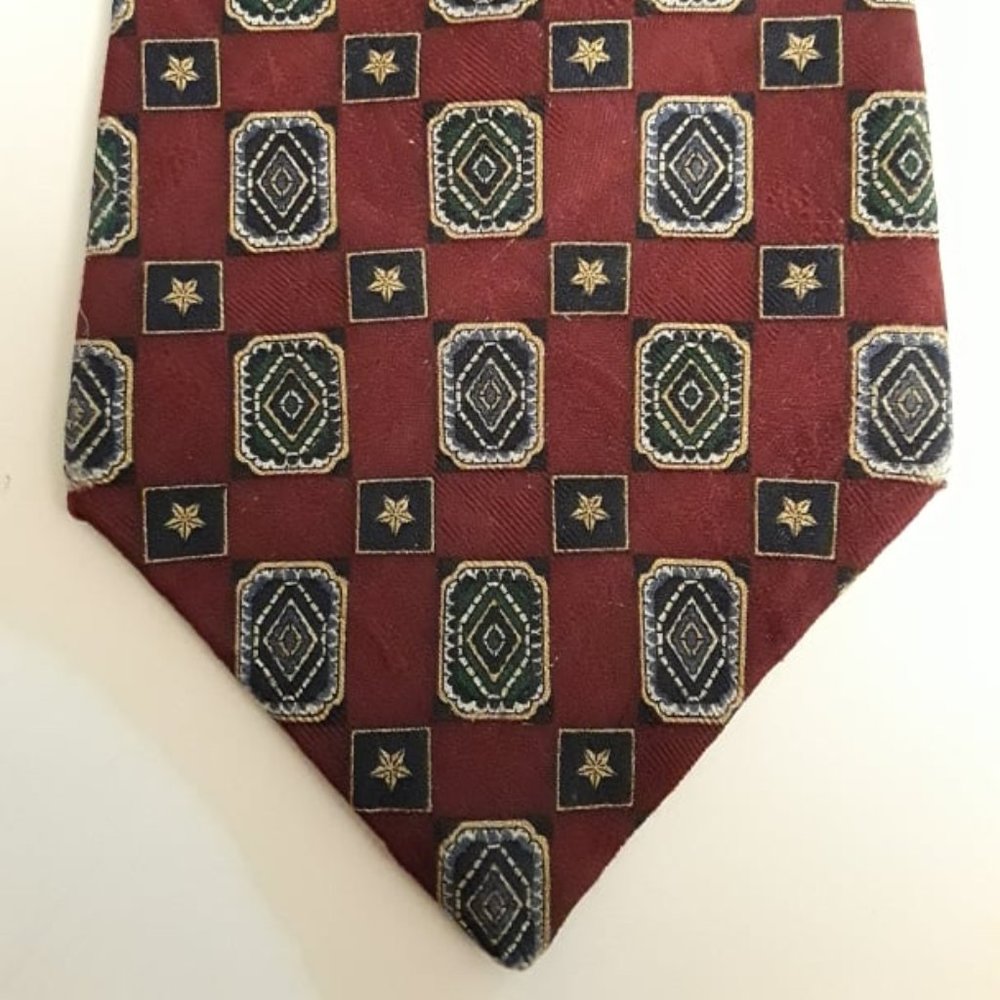 TOMMY HILFIGER - 100% SILK NECKTIE - MAROON WITH NAVY BLUE ACCENTS